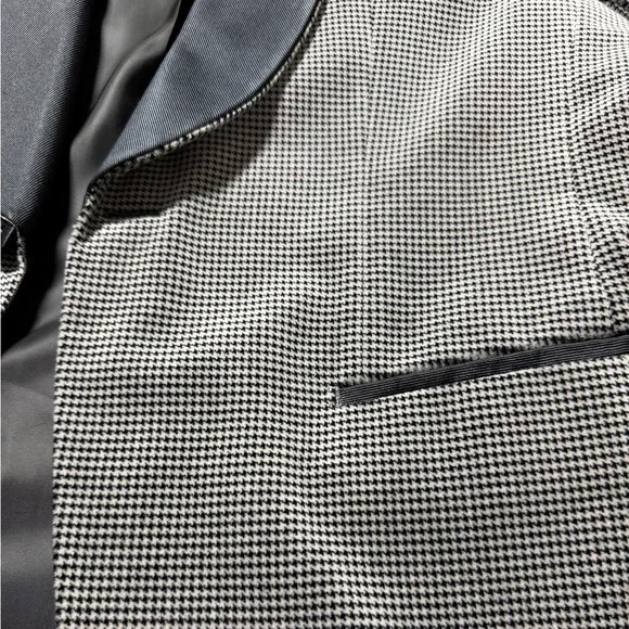 Hugo Boss Tailored Shawl Lapel Dinner Jacket – 40R – Black/Silver - Picture 10 of 11